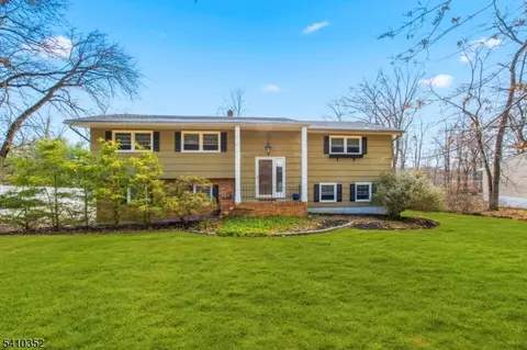 31 Blue Ridge Ave, Green Brook, NJ 08812