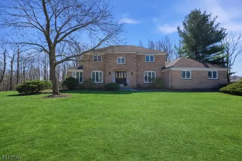 50 Pinewood Cres, Berkeley Heights, NJ 07922