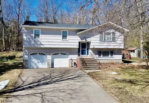 27 Caro Dr, Oak Ridge, NJ 07438