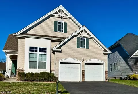 9 Bryant Ct, Somerset, NJ 08873