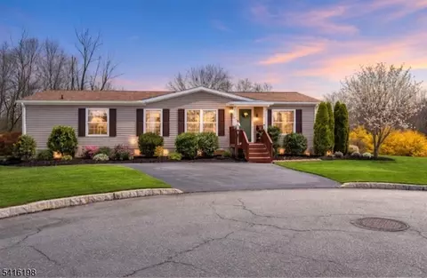 102 New St, Oxford, NJ 07863