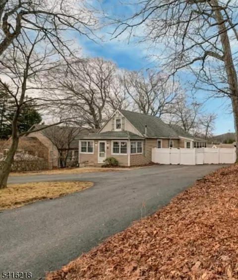 6 Woodlawn Ter, Randolph, NJ 07869