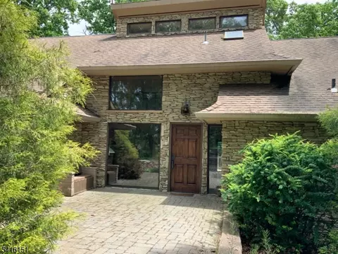 737 Ridge Rd, Kinnelon, NJ 07405