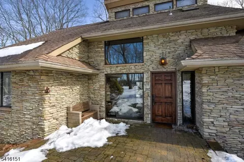 737 Ridge Rd, Kinnelon, NJ 07405