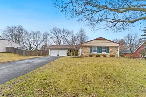 8 Johnson Rd, Somerset, NJ 08873