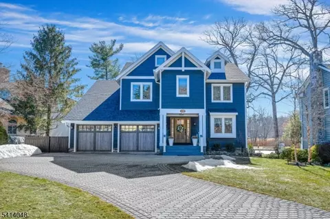 586 W Shore Trl, Sparta, NJ 07871