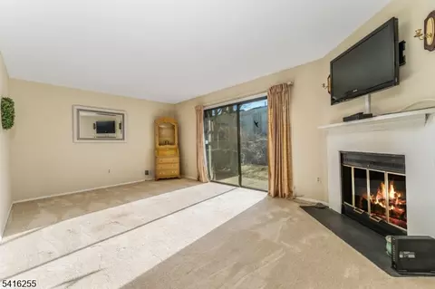813 Spruce Hills Dr #813, Glen Gardner, NJ 08826