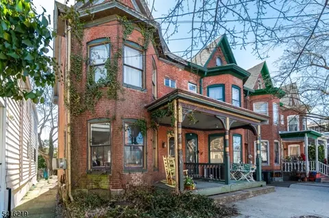 69 York St, Lambertville, NJ 08530