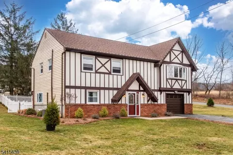 2 Rolling View Dr, Hackettstown, NJ 07840
