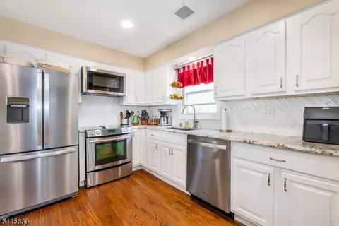 Kitchen - 2 Rolling View Dr, Hackettstown, NJ 07840 photo 1 of 1
