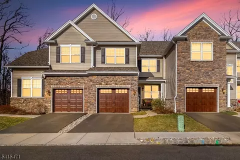 8 Watersedge Dr, Boonton, NJ 07005