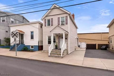 76 Holmes St, Belleville, NJ 07109