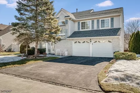 13 Little Doe Run, Oak Ridge, NJ 07438