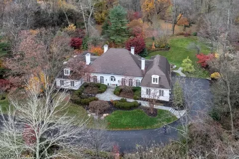 6 Cromwell Ln, Mendham, NJ 07945