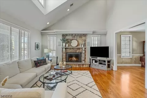 30 High Point Dr, Springfield, NJ 07081 photo 2