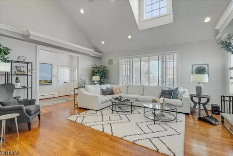 30 High Point Dr, Springfield, NJ 07081 photo 3