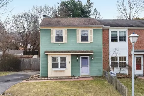 2 Lenape Trl, Washington, NJ 07882