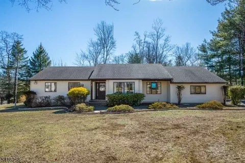 6 Darlene Ct, Randolph, NJ 07869