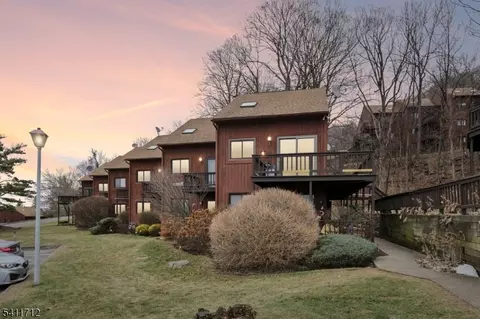 1 Deer Valley Ln #3, Vernon, NJ 07462