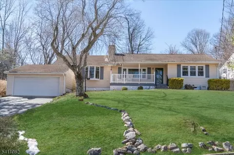 8 S White Birch Ter, Sparta, NJ 07871