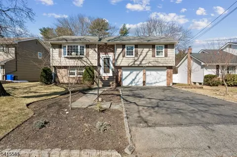 36 Williamsburg Dr, Roseland, NJ 07068