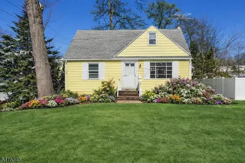 35 Beechwood Dr, Wayne, NJ 07470