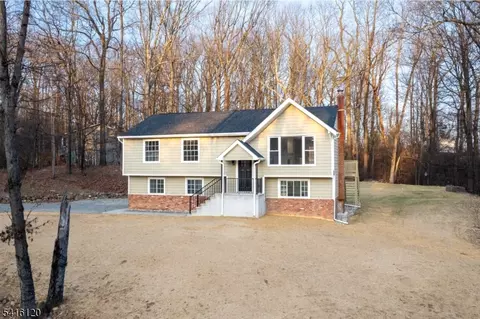 2 Fern Dr, Hackettstown, NJ 07840