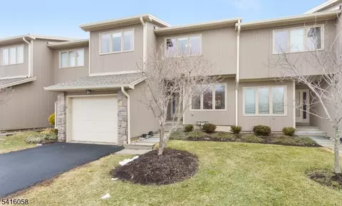 16 Riggs Ct, Basking Ridge, NJ 07920