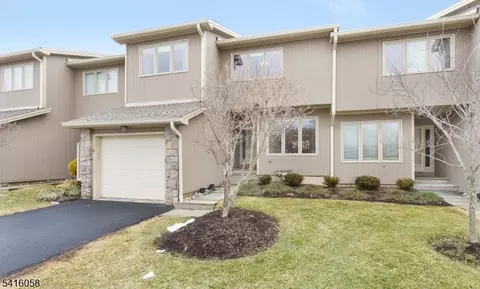 16 Riggs Ct, Basking Ridge, NJ 07920