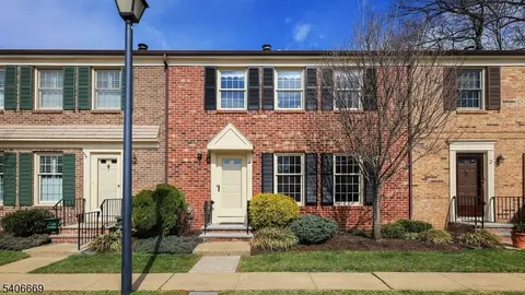 4 Cowperthwaite Sq, Westfield, NJ 07090