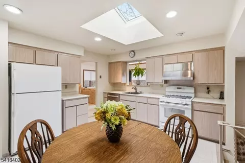 35 Darlington Dr, Wayne, NJ 07470 photo 12