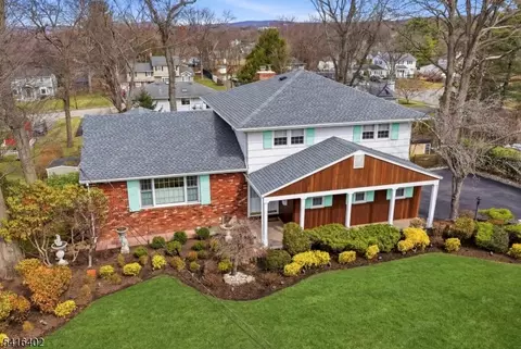35 Darlington Dr, Wayne, NJ 07470 photo 2
