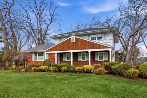 35 Darlington Dr, Wayne, NJ 07470