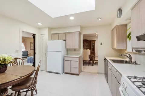 35 Darlington Dr, Wayne, NJ 07470 photo 11
