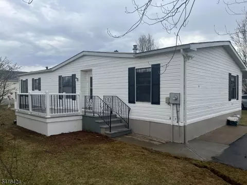 5 Caroline Dr, Belvidere, NJ 07823