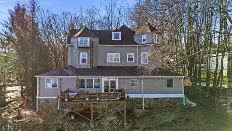 22 Sunset Ter, Mount Arlington, NJ 07856