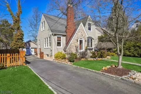 11 S Cedar Pkwy, Livingston, NJ 07039