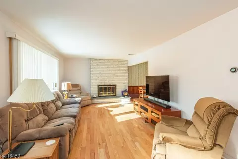 63 Chestnut Dr, Wayne, NJ 07470 photo 3