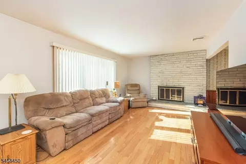 63 Chestnut Dr, Wayne, NJ 07470 photo 5