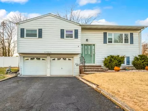 424 Rivercrest Dr, Piscataway, NJ 08854