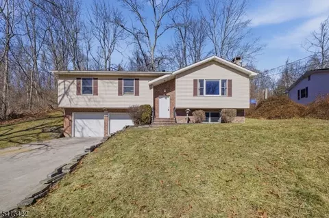 7 Summer Ln, Columbia, NJ 07832