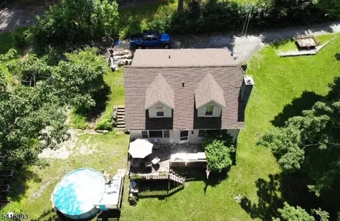 3 Crystal Springs Rd, Hamburg, NJ 07419