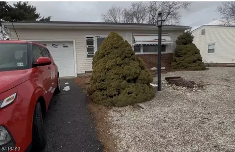 160 Westbrook Dr, Toms River, NJ 08757