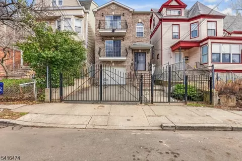 884 S 17th St, Newark, NJ 07108