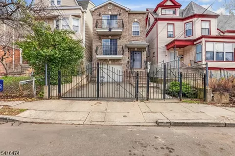 884 S 17th St, Newark, NJ 07108