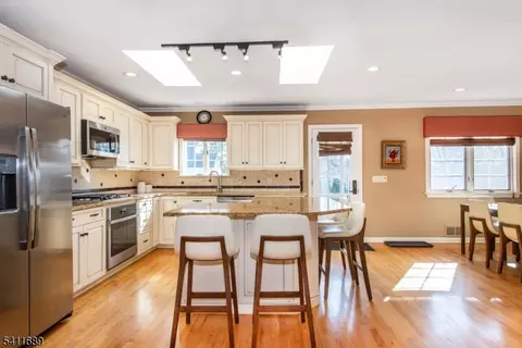 1 Milton Ave, Summit, NJ 07901 photo 4