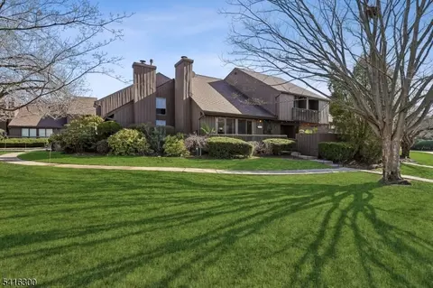 130 Kingsberry Dr, Somerset, NJ 08873