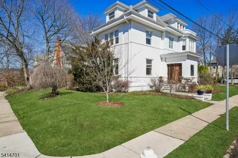 9 Osborne Ter, Maplewood, NJ 07040