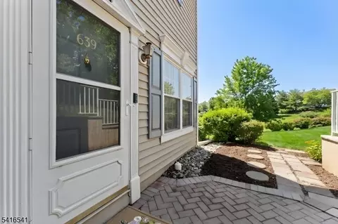 639 Magnolia Ln, Branchburg, NJ 08876