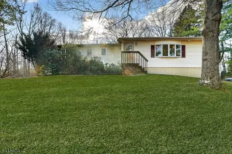21 Ulster St, West Milford, NJ 07480